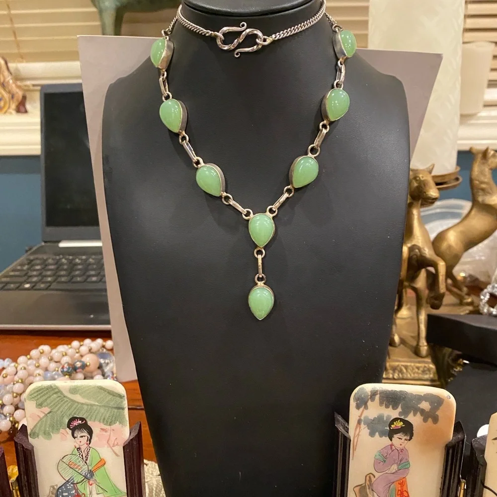 Elegant Green Chrysoprase Teardrop Necklace in Silver Tone Artisan Necklace - Picture 11 of 11